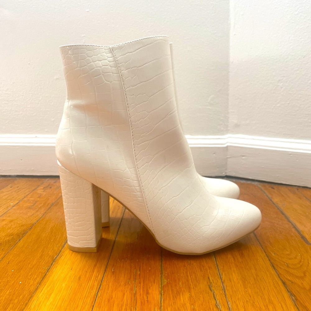 White croc ankle boots size 7 from Pretty Little Thing never worn